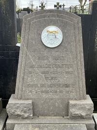 Grafzerk van Helena Depraeter op het kerkhof van Anzegem.