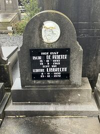 Grafzerk van Oscar De Praeter op de begraafplaats van Anzegem.